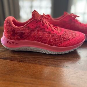 NWOT Under Armour Men’s Flow Velociti Wind Size 12 Orange